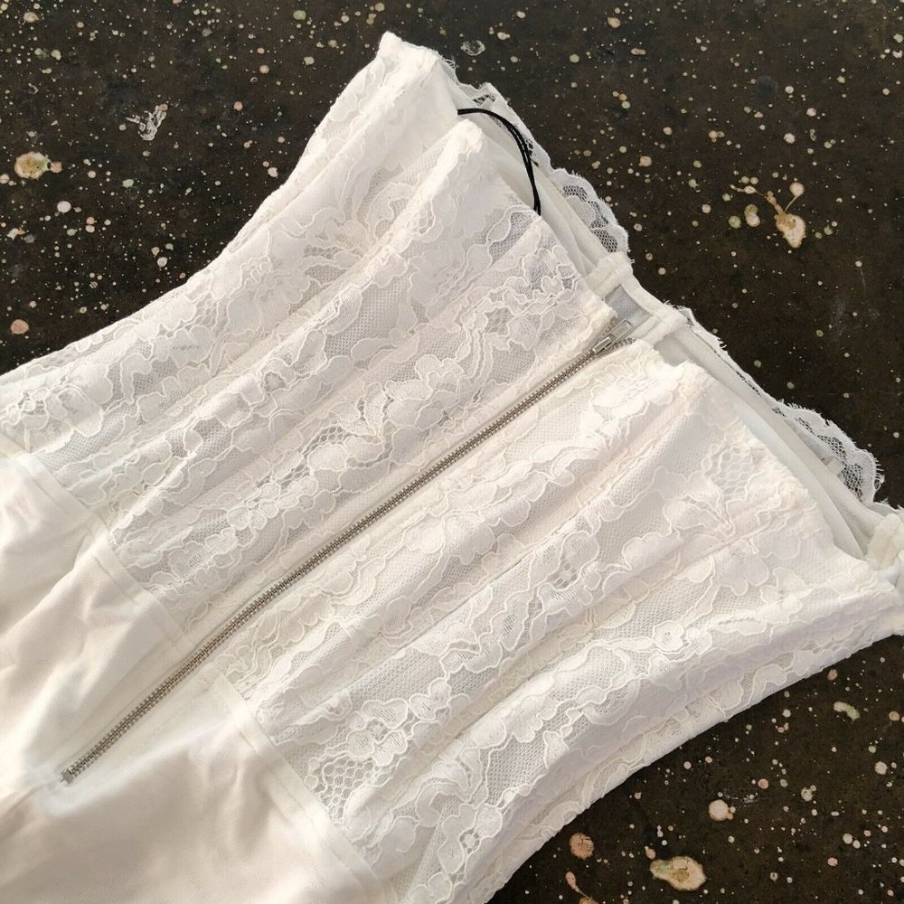 Bardot Oskar Bodysuit Orchid White Lace Floral - Picture 9 of 9